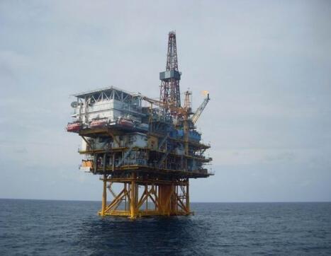 Oil and gas drilling platform